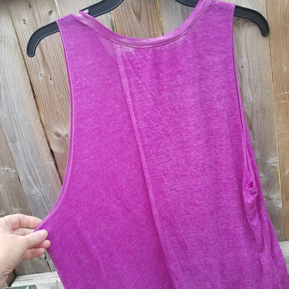 Juniors Tank Top Large 11/13 Vibrant Purple Mandala Heart Slit Open Back NWOT - Picture 6 of 8